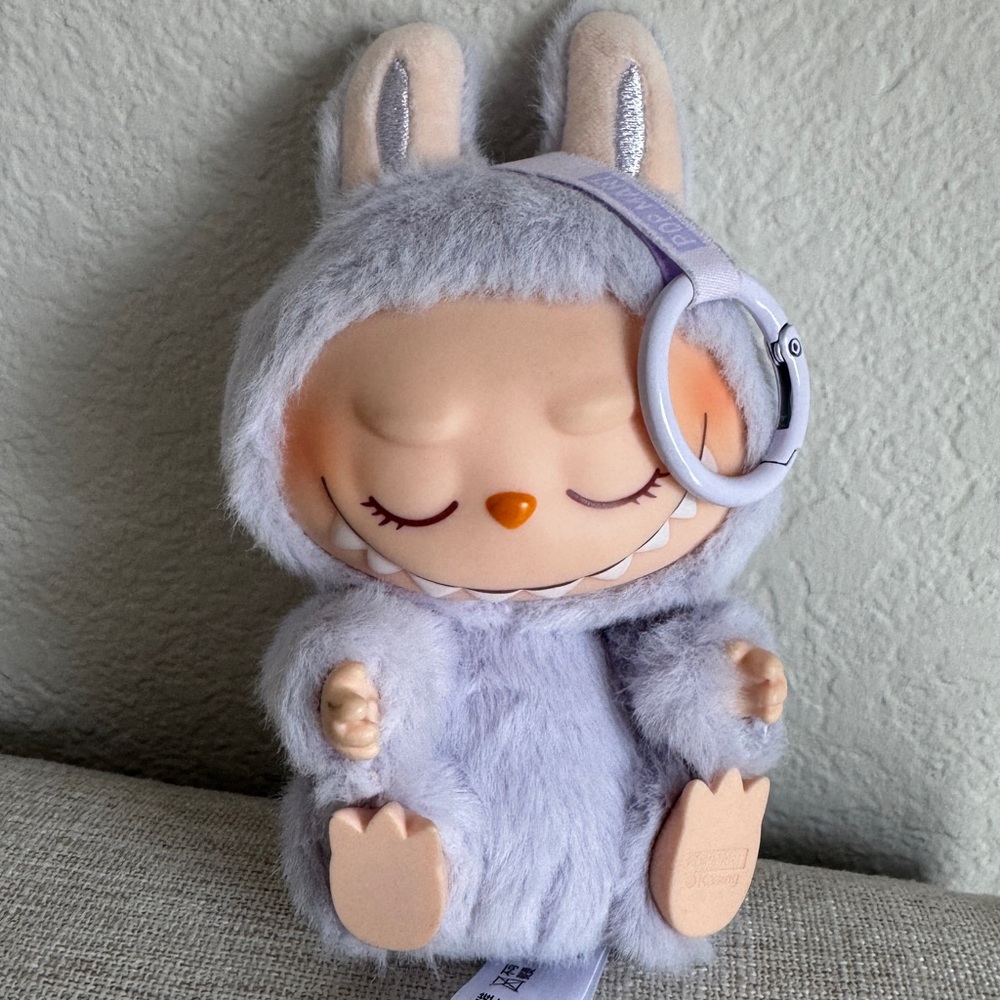 Popmart The Monsters Have a Seat Zizi